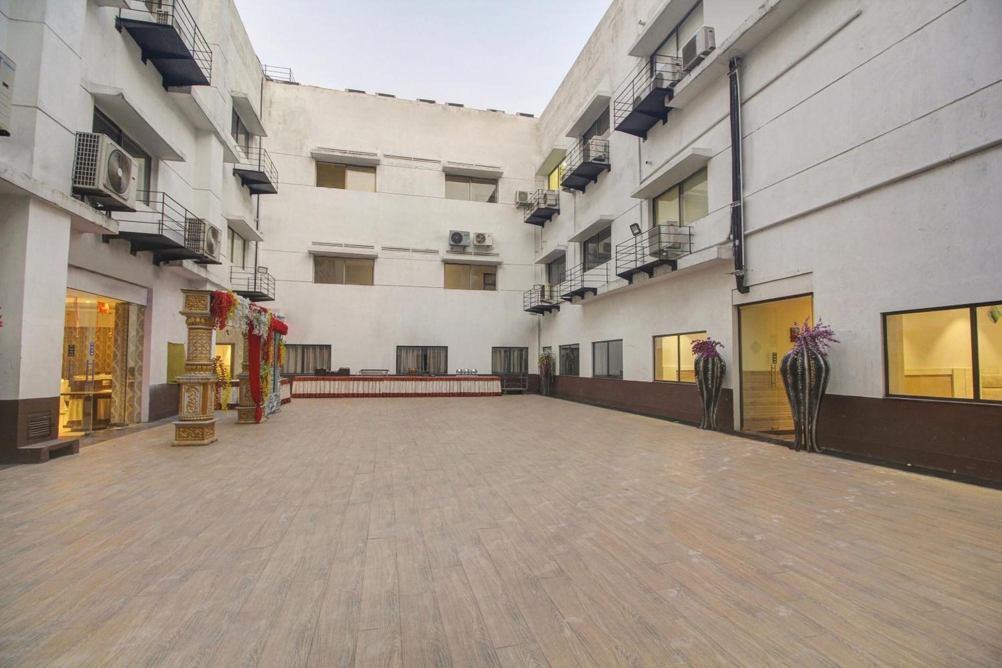 Townhouse Oak Sohotel Hāora 外观 照片